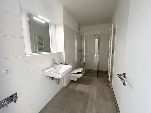 Bad 2 mit Walk-In-Dusche - 
