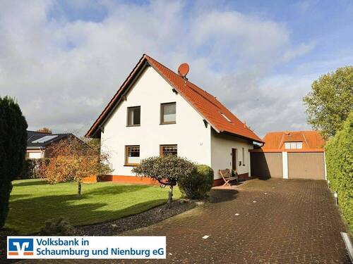 Ansicht v SO - Einziehen und wohlfühlen! - 319.000,00 EUR Kaufpreis, ca.  140,00 m² Wohnfläche