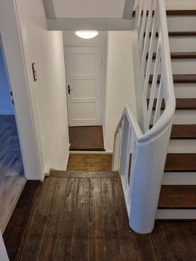 Blick von der Küche nach unten - 