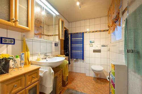 UG: modernisiertes Tageslichtbad - 