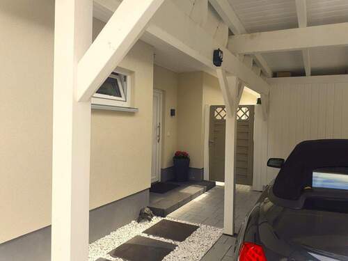 Zugang zum Haus - 4 Zimmer Einfamilienhaus in Augustusburg / Grünberg