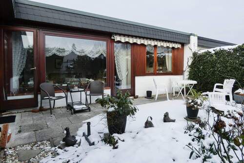 mit Markise an der Terrasse - 