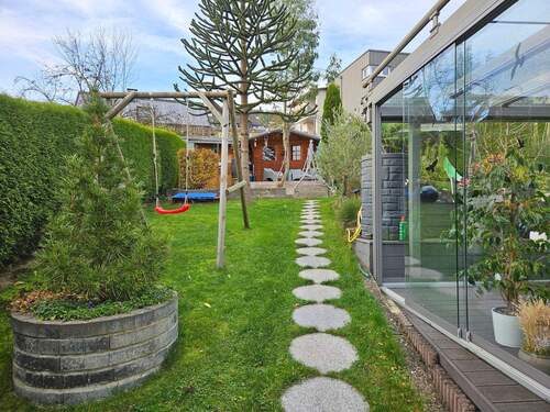 seitlicher Zugang zum Garten - 