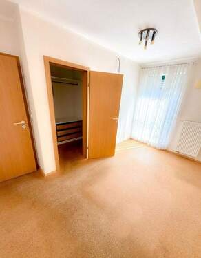 Schlafzimmer mit Ankleide - 