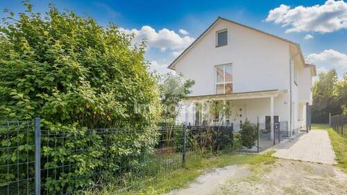 Grundstück / auffahrt - 