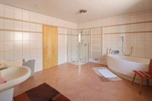 Tageslichtbadezimmer 1.OG - 