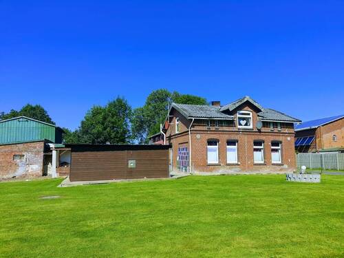 Aussenansicht - 7 Zimmer Mehrfamilienhaus, Wohnhaus in Busenwurth