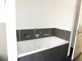 Tageslichtbad mit Badewanne ... - 2 Zimmer Etagenwohnung zum Kaufen in Bad Kissingen