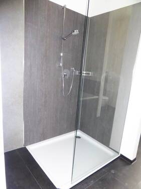 ... und Dusche - 2 Zimmer Etagenwohnung in Bad Kissingen