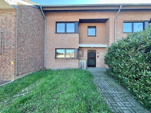 Hausansicht Vorderseite - 6 Zimmer Reihenmittelhaus zum Kaufen in Neuss
