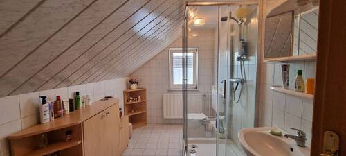 OG Wohnhaus Bad mit Dusche - 
