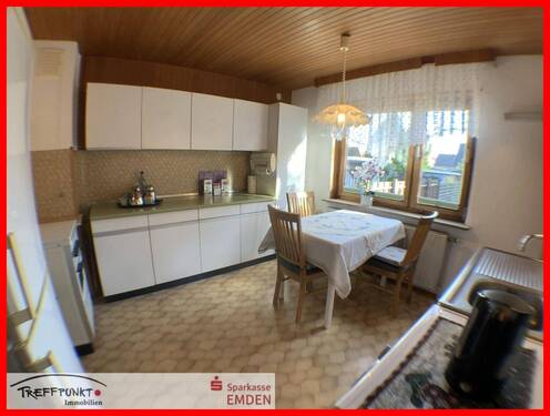 Küche mit angrenzender Speisekammer - 