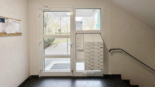 Eingangstüre innen - Etagenwohnung mit 72,20 m&sup2; in Essen zum Kaufen