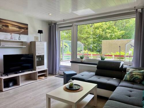 Wohn-/Essbereich mit Zugang zum Balkon - 2 Zimmer Etagenwohnung zum Kaufen in Büsum