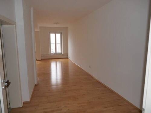 Wohnz. mit Blick auf Max-J.-Pl. - 