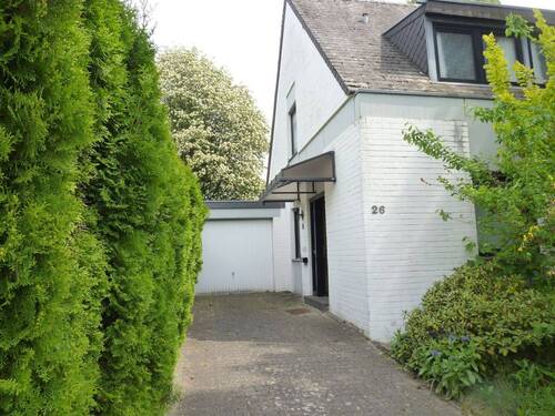 Eingangsbereich mit Garage - 6 Zimmer Einfamilienhaus in Würselen