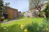 Gartenansicht - Zentrumsnah wohnen - Reihenmittelhaus mit viel Gestaltungsspielraum