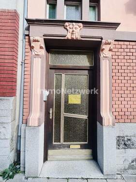 Einganstür historisch - 1 Zimmer Mehrfamilienhaus, Wohnhaus zum Kaufen in Hof
