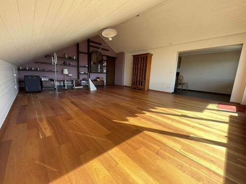 Wohnzimmer Blick zum Eingang - 3 Zimmer Etagenwohnung zum Kaufen in Flein