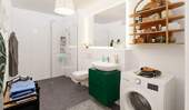 Badezimmer mit bodengleicher Dusche und Duschtrennwand - 