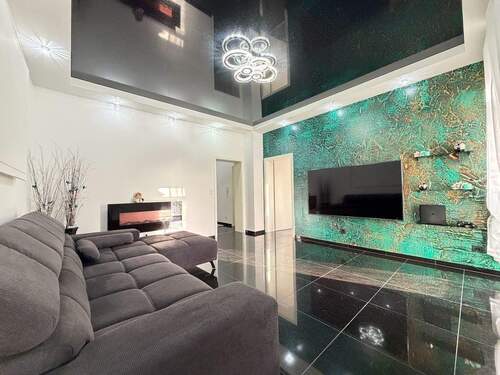 Wohnzimmer mit Spanndecke - Etagenwohnung mit 112,00 m&sup2; in Mönchengladbach zum Kaufen