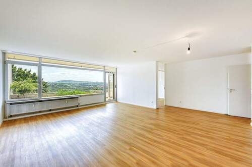 Wohnen mit Panorama - +++ altersgerecht & bequem - Schwimmbad & Sauna im Haus - Fernblick - modernisiert - 2 Bäder - inklusive 3 Garagen +++