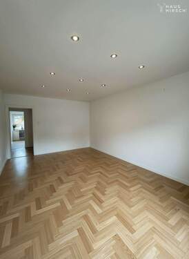 Wohnzimmer renoviert (KI) - 2 Zimmer Etagenwohnung in Hamburg