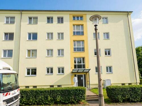 Hausansicht - Solides Investment mit Perspektive - 2-Zimmer-Wohnung in guter Lage!