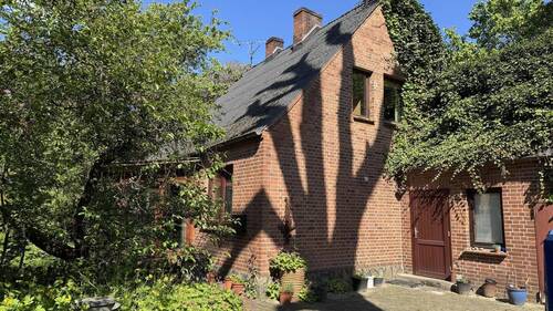 Seitenansicht zum Hauseingang - Einfamilienhaus mit 105,00 m&sup2; in Zernien zum Kaufen