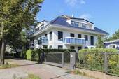 Außen - Bezugsfreie, helle 3 Zimmer Wohnung mit großer Dachterrasse, Stellplatz & Nähe S-Bahn