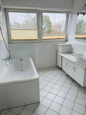 Masterbad - Etagenwohnung mit 111,00 m&sup2; in Glienicke/Nordbahn zur Miete