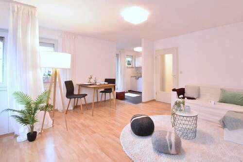 Wohnzimmer 3 - 1 Zimmer Etagenwohnung in Fürth