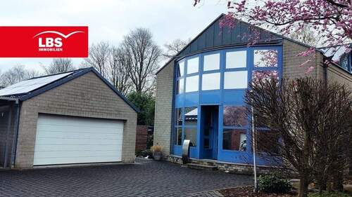 Eingang und Garage - 4 Zimmer Einfamilienhaus in Bergkamen