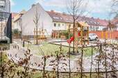 Hofbereich mit Spielplatz - 