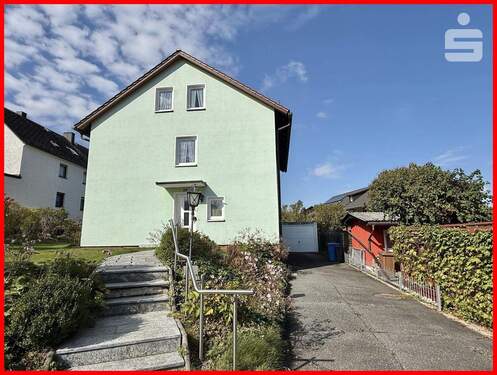 Außenansicht - Einladendes Wohnhaus auf großem Grundstück