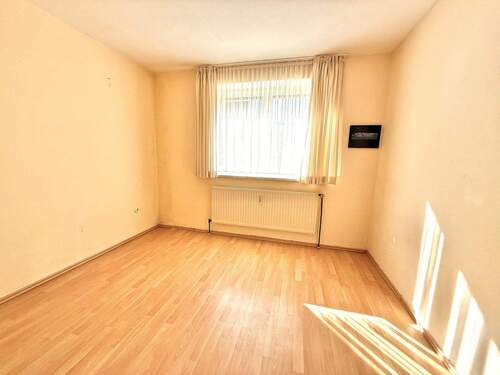 Schlafzimmer - 8 Zimmer Mehrfamilienhaus, Wohnhaus in Pleystein