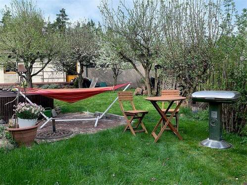 Blick in den weitläufigen Gart - 