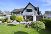 Garten mit Hausansicht - 