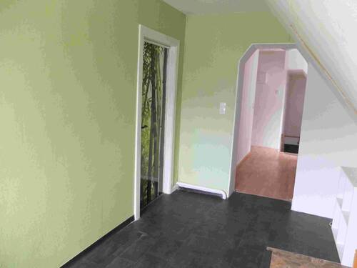 Zimmer3_OG_Blick Flur + Badez.Tür.JPG - 