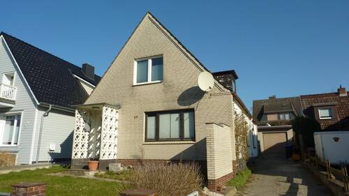Vorder-Seitenansicht - 6 Zimmer Einfamilienhaus zum Kaufen in Scharbeutz