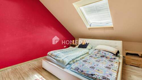 1. OG Schlafzimmer 1 - 