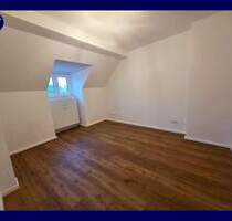 Klein + FEIN = Mein neues Zuhause!! 3 Zimmer im DG + Tageslichtbad mit Dusche + Einbauküche - Kiel Exerzierplatz