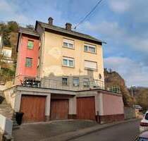 Zwei Wohneinheiten. Drei Garagen. Eine Aussicht, die bleibt. - Idar-Oberstein