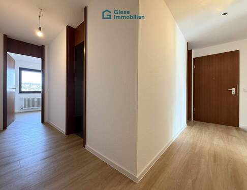 Flur - Etagenwohnung mit 91,50 m&sup2; in Stuttgart zur Miete