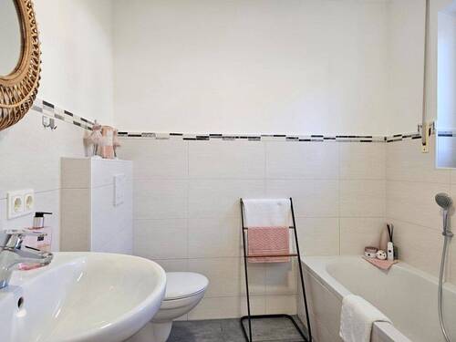 Einblick Bad EG.jpg - 