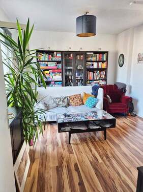 Wohnzimmer - Wohnung mit Dachterrasse Nähe Volksgarten