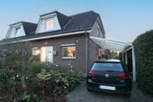 Vorderseite mit Carport - 