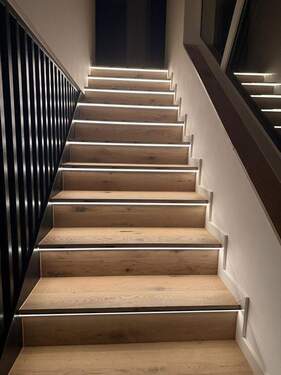 Treppenbeleuchtung - Einfamilienhaus mit 160,60 m&sup2; in Erlangen zum Kaufen