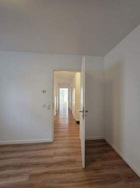 Schlafzimmer 1 und Flur - 