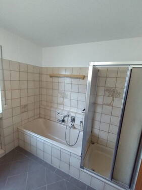 Bad Blick Dusche und Wanne - 